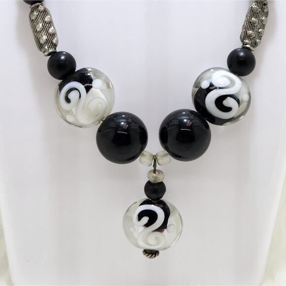 Elegant Black, White & Silver Glass Beaded Necklace - Timeless Sophistication - Picture 5 of 6